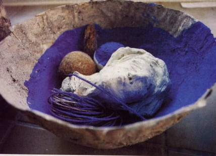 Schale mit Fundstücken